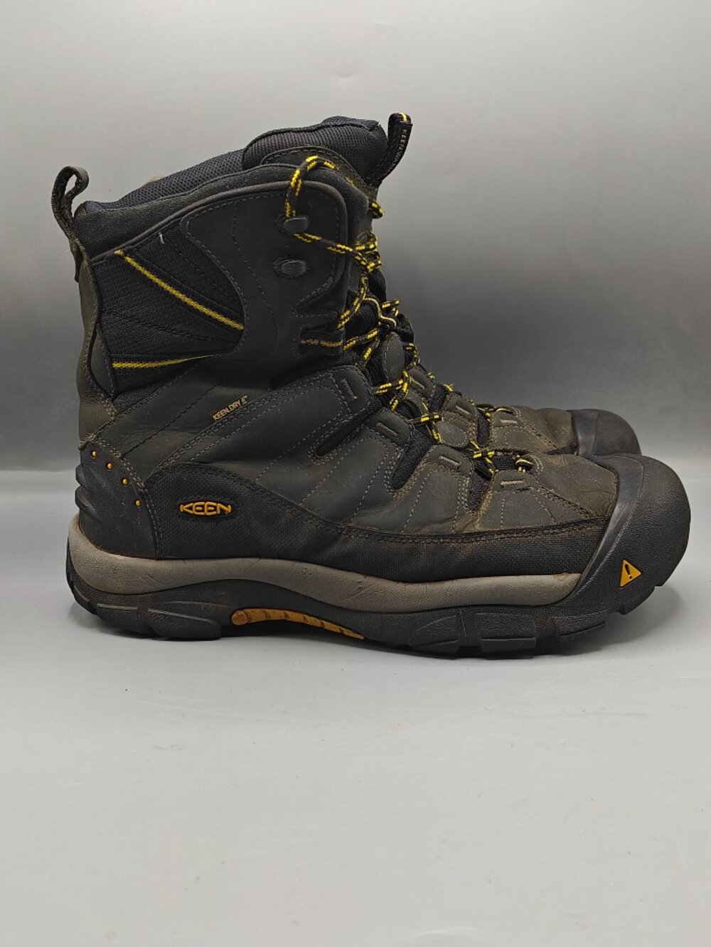 Keen Boots Mens 13 Summit County II 400G Insulated Waterproof Hiking Pre-Owned